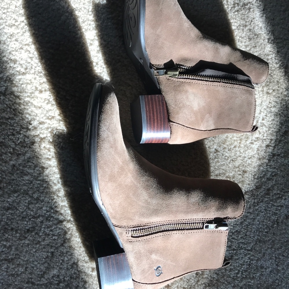 Born boots 9.5